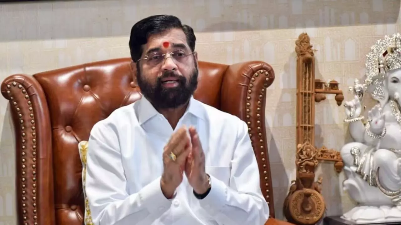 सीएम फेस पर सस्पेंस! अपने गांव सतारा के लिए निकले एकनाथ शिंदे, महायुति में गहराया संकट?