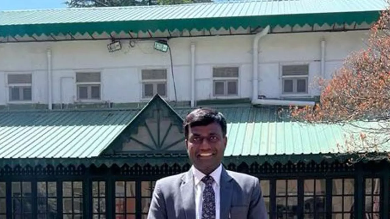सरकार बनते ही चुनाव आयोग के फैसले को हेमंत सोरेन ने बदला, मंजूनाथ भजंत्री को बनाया नया DC