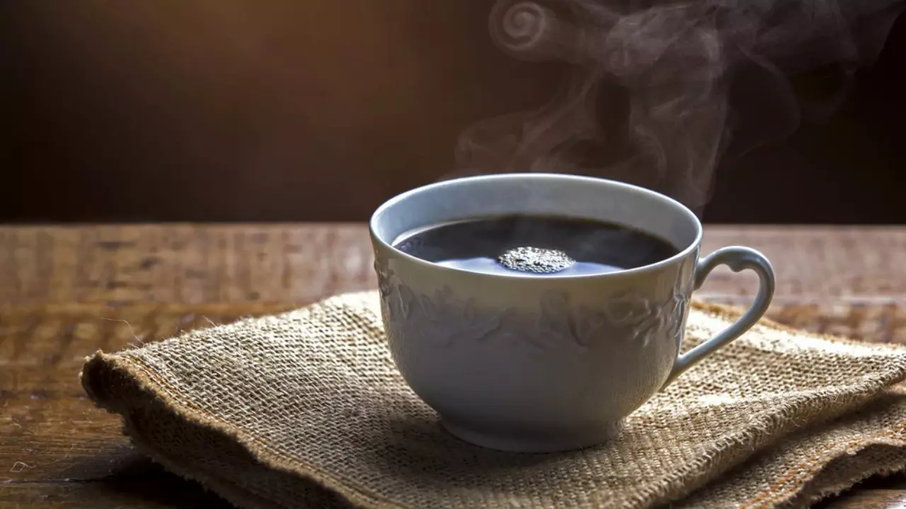 इन 3 हैक्स से सर्दियों में अपनी कॉफी को लंबे समय तक रखें गर्म, फॉलों करें टिप्स