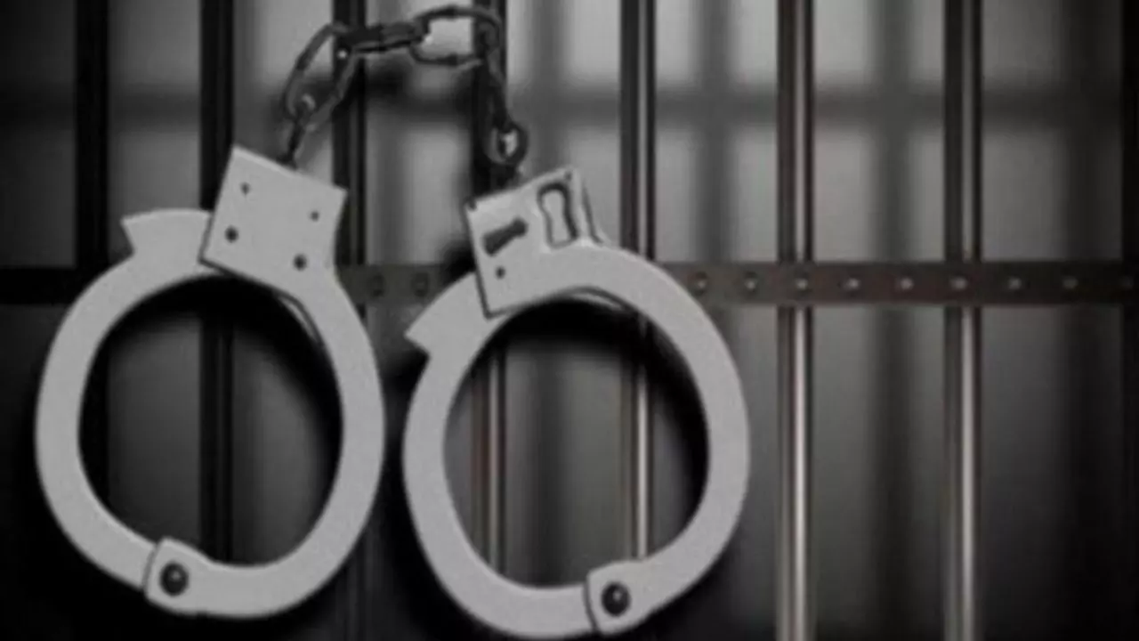 अल्पसंख्यकों के खिलाफ करो FIR, नहीं तो... देहरादून में राधा धोनी के खिलाफ शिकायत दर्ज अल्पसंख्यकों के खिलाफ करो FIR, नहीं तो... देहरादून में राधा धोनी के खिलाफ शिकायत दर्ज