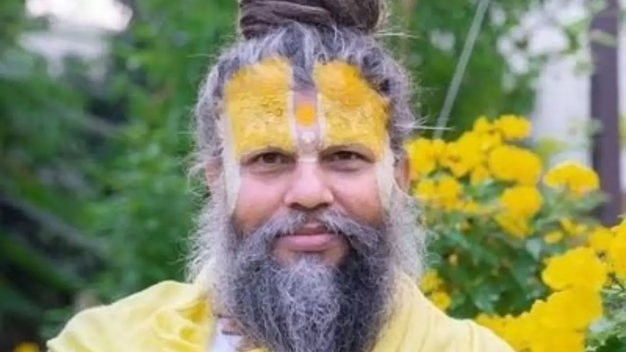 मंदिर में छोटे कपड़े पहनना सही या गलत; पुजारी के इस सवाल पर क्या बोले प्रेमानंद महाराज?