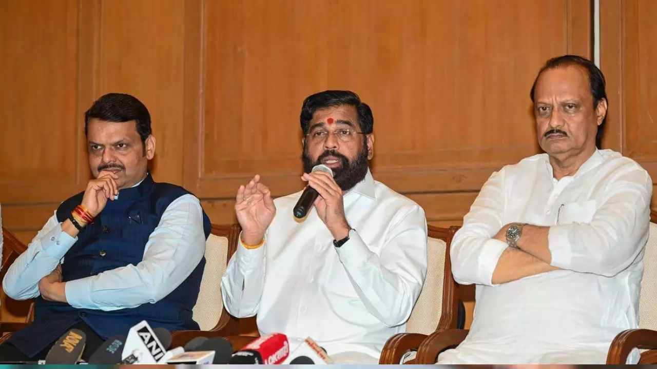 क्या शिंदे नहीं लेंगे सरकार में भाग? शपथ की तारीख से समझिए BJP का इशारा, कांग्रेस बोली- यूज कर फेंका