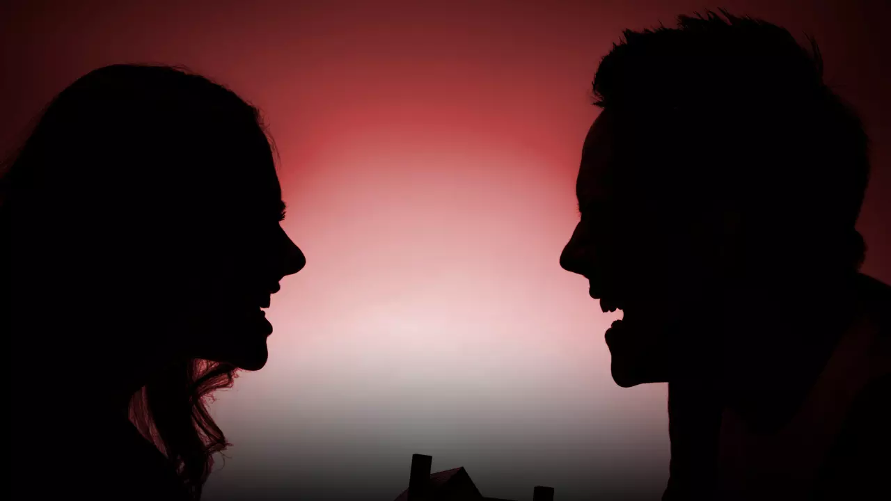 प्यार को करना था साबित! एक्स-बॉयफ्रेंड पर फेंका एसिड, प्रेमिका की साजिश से जमाना हैरान