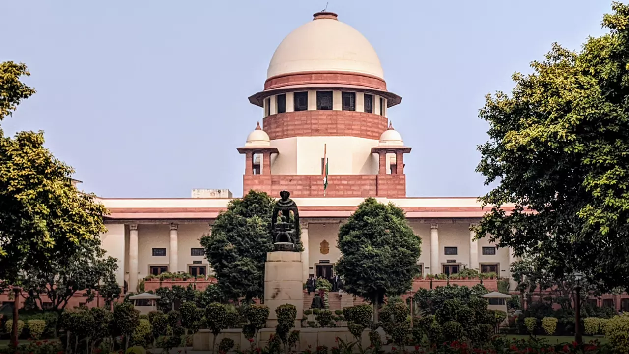 सरकारी बाबू की पत्नियां ही होंगी अध्यक्ष, कैसे? SC ने यूपी की इस परंपरा को बदलने का दिया आदेश सरकारी बाबू की पत्नियां ही होंगी अध्यक्ष, कैसे? SC ने यूपी की इस परंपरा को बदलने का दिया आदेश