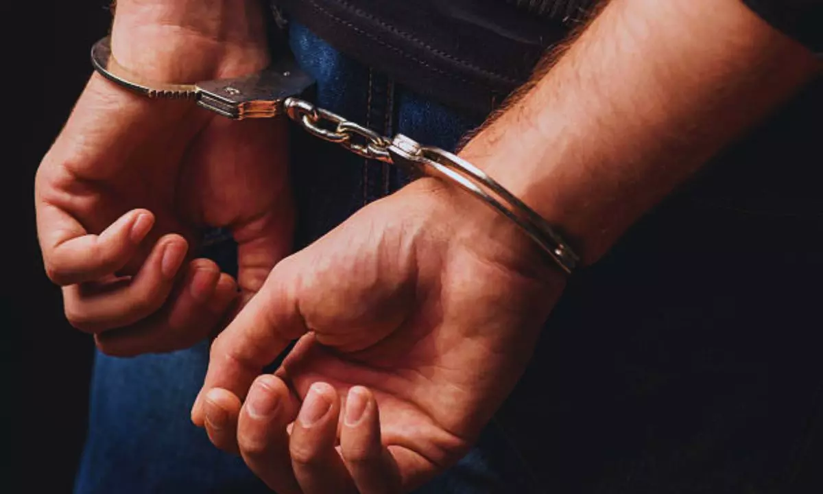 रामायण के नाटक में राक्षस का रोल निभाने वाले एक्टर ने मंच पर जिंदा सुअर के पेट का मांस खाया