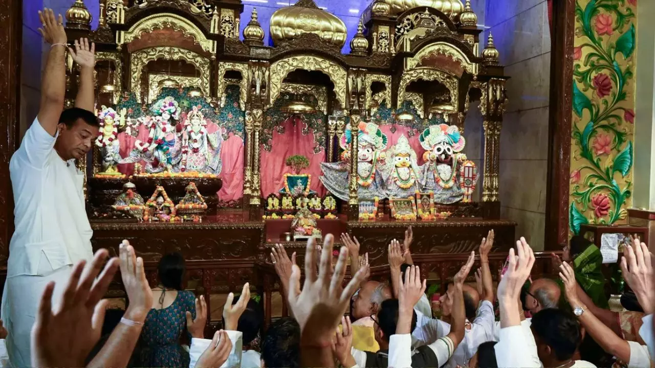 जान प्यारी है तो भगवा उतारो, तिलक मिटाओ, इस्कॉन कोलकाता ने साधु-संतों से ऐसा क्यों कहा?