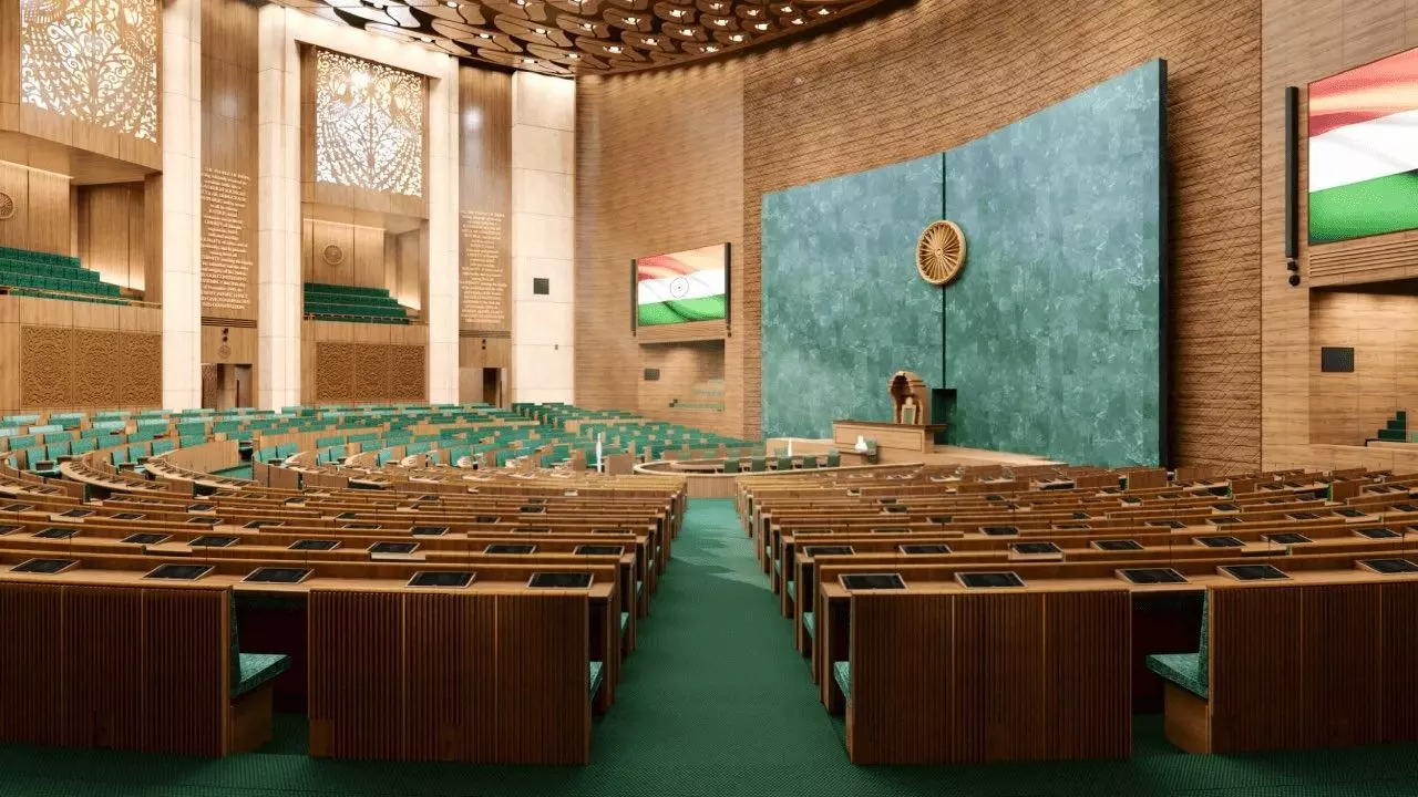 Parliament Seat Arrangement: संसद में कोई कहीं भी नहीं बैठ सकता, तय होती है सीटिंग आरेजमेंट, क्या कहता है नियम?