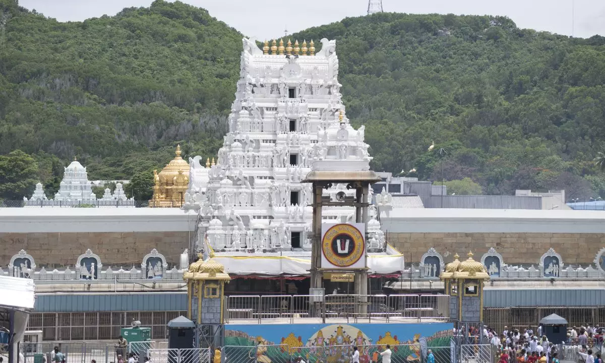 चर्चा में फिर तिरुपति मंदिर, बगल में बन रहे मुमताज होटल को लेकर मचा हड़कंप,  क्या बोले हिंदू संगठन?