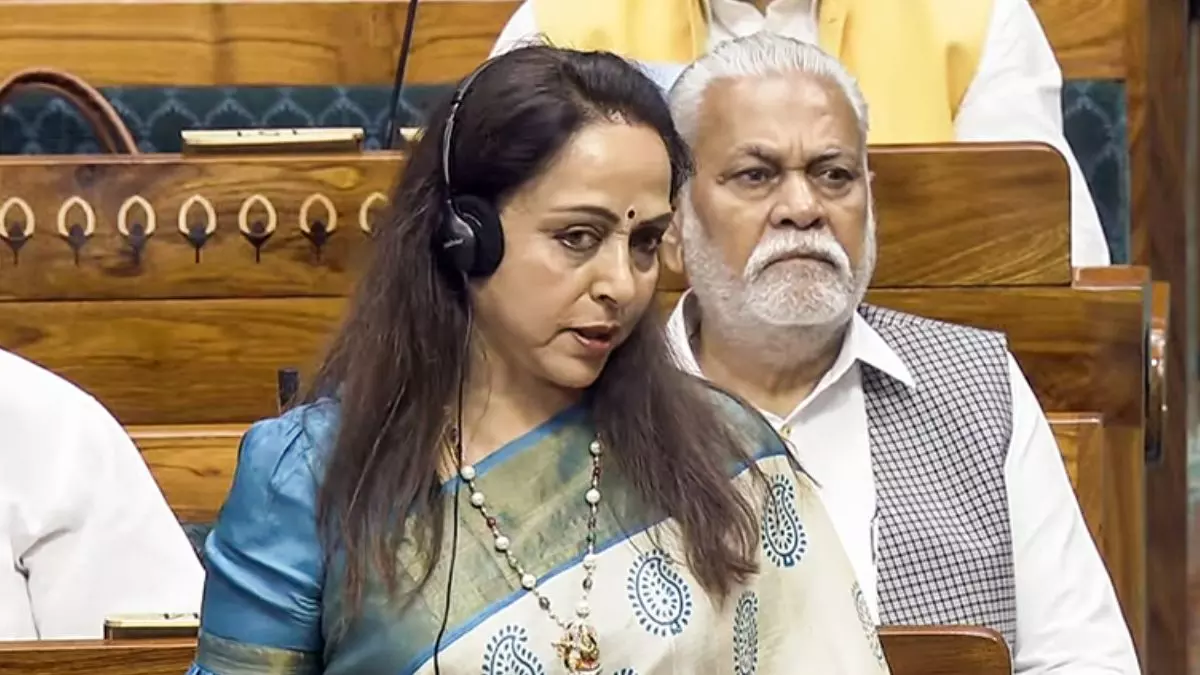 धर्म पर अत्याचार बर्दाश्त नहीं..., बांग्लादेश में हिंदुओं पर हमले को लेकर सदन में गरजीं हेमा मालिनी