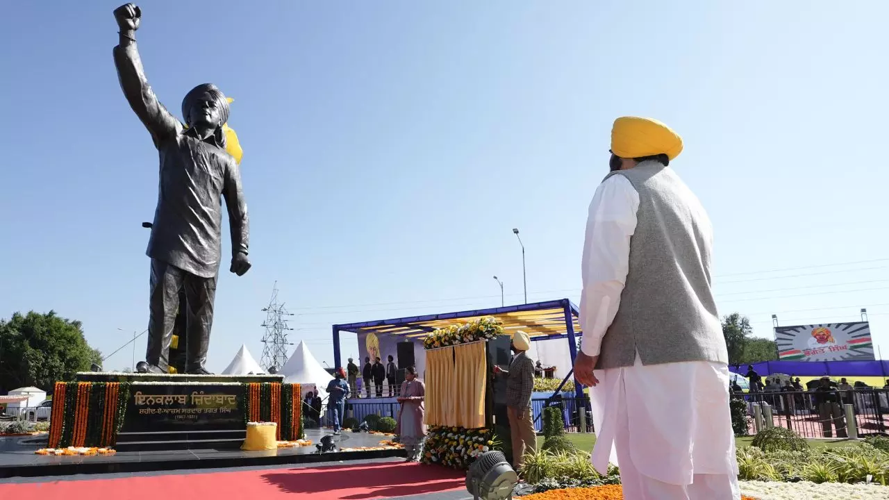 सीएम मान ने शहीद भगत सिंह की 30 फुट ऊंची कांस्य प्रतिमा का किया लोकार्पण