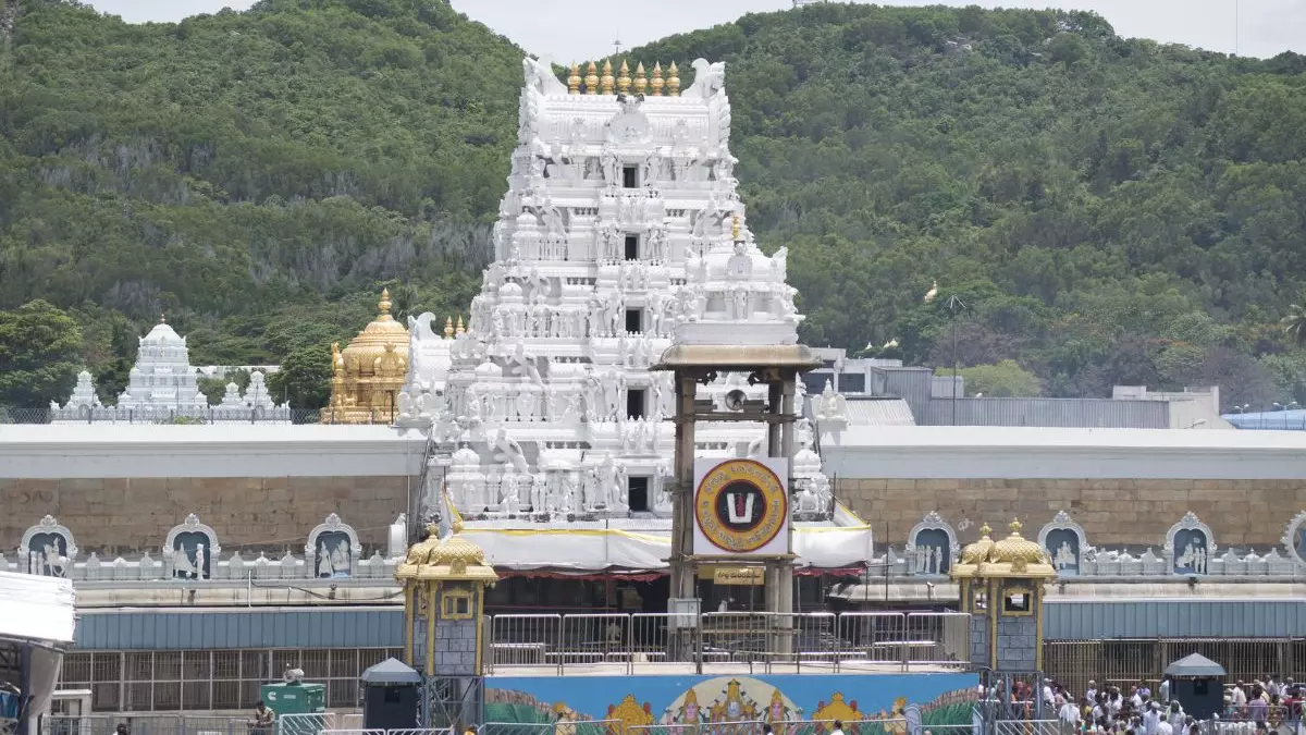 चर्चा में फिर तिरुपति मंदिर, बगल में बन रहे मुमताज होटल को लेकर मचा हड़कंप,  क्या बोले हिंदू संगठन?