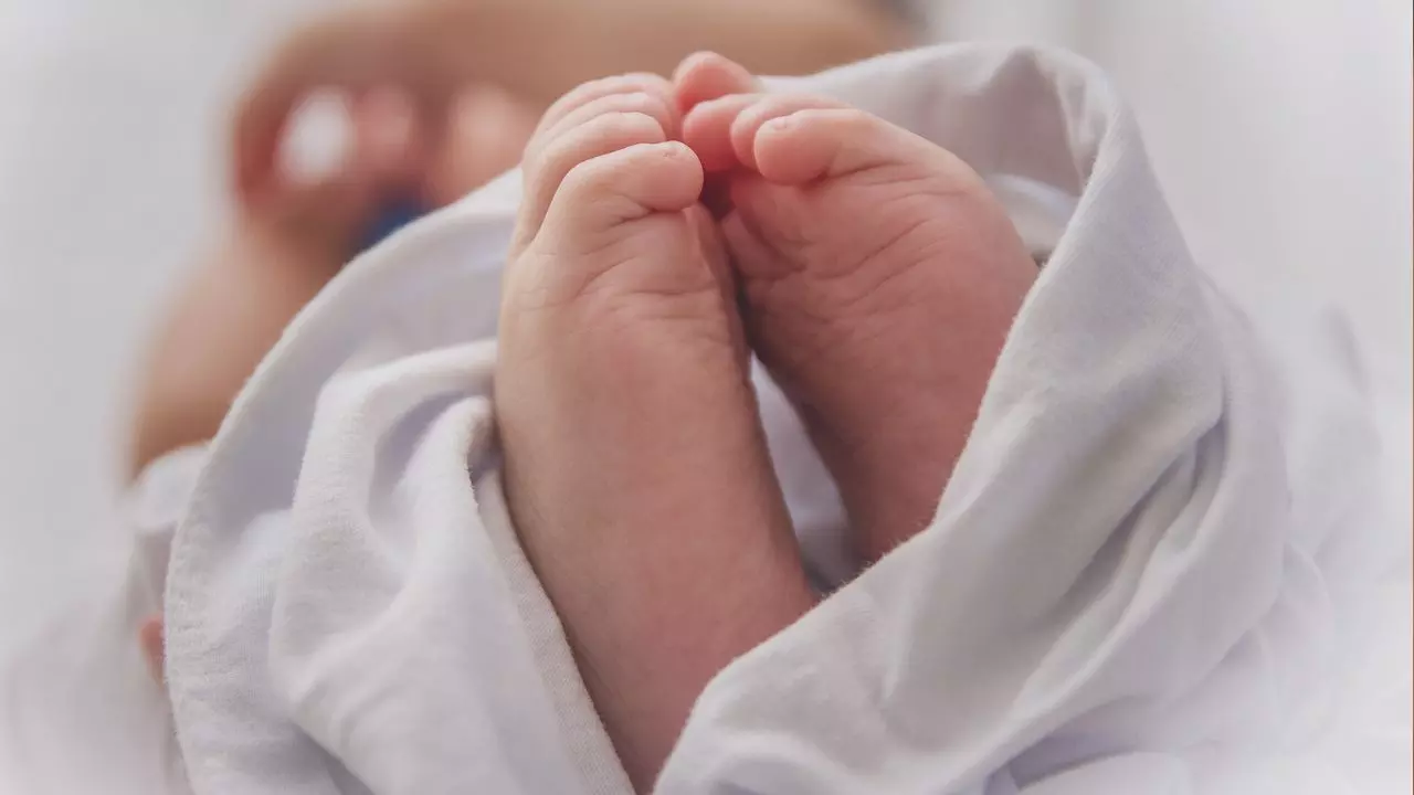 महिला की मौत के बाद बच्ची को अस्पताल में छोड़कर भागा पिता, नवजात की बिगड़ी तबियत