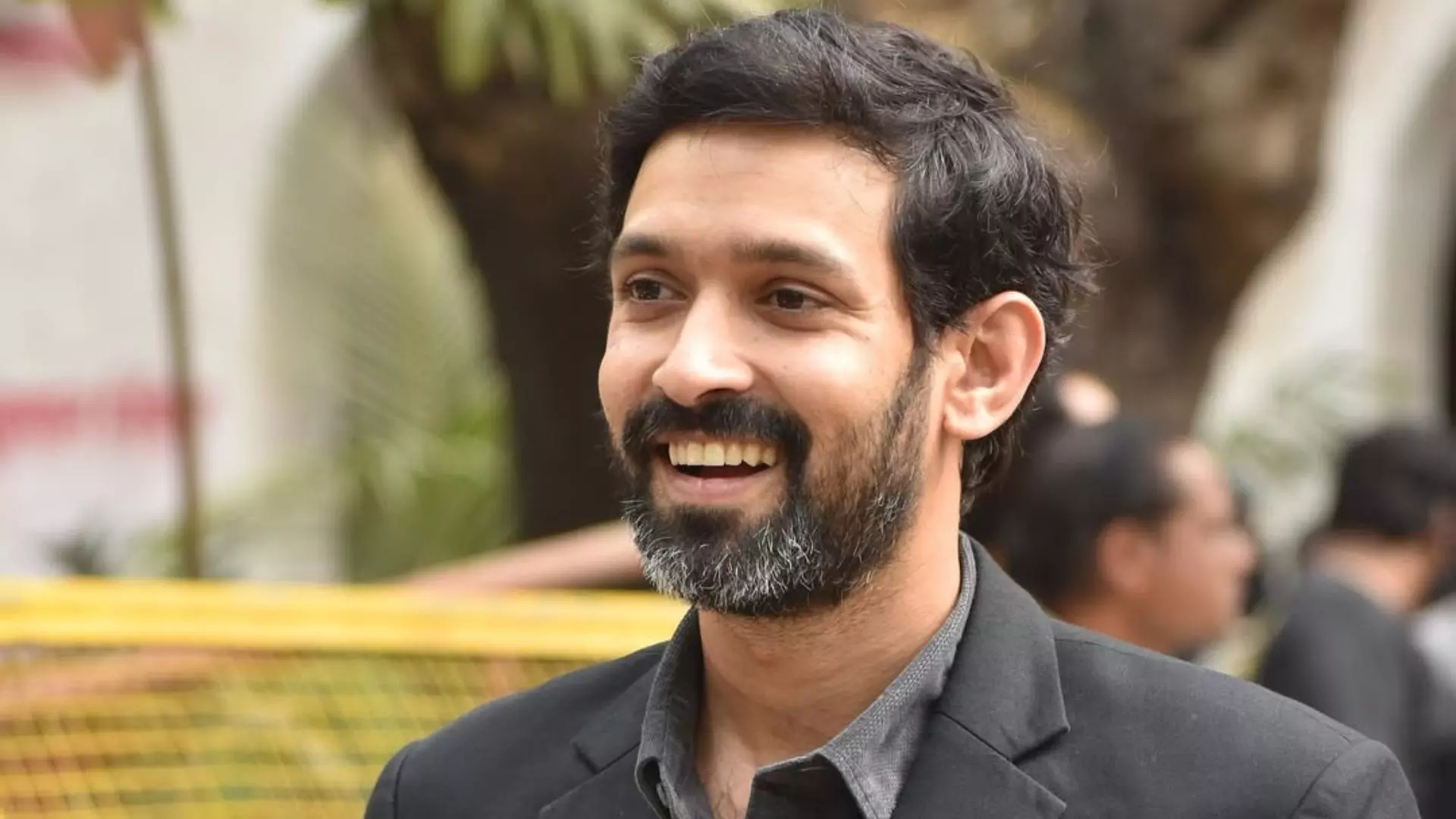 रिटायरमेंट की अनाउसमेंट के बाद शूट पर लौटे Vikrant Massey, देहरादून में कर रहे इस फिल्म की शूटिंग रिटायरमेंट की अनाउसमेंट के बाद शूट पर लौटे Vikrant Massey, देहरादून में कर रहे इस फिल्म की शूटिंग