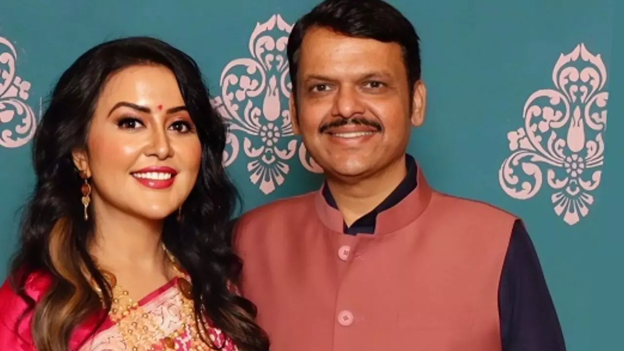 तीसरी बार कैसे फडणवीस सीएम की कुर्सी तक पहुंचे? पत्नी अमृता ने खोले राज तीसरी बार कैसे फडणवीस सीएम की कुर्सी तक पहुंचे? पत्नी अमृता ने खोले राज
