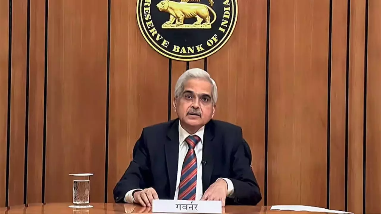 RBI के फैसले के बाद जानिए आपकी EMI पर कितना पड़ेगा असर, क्या बोले शक्तिकांत दास? RBI के फैसले के बाद जानिए आपकी EMI पर कितना पड़ेगा असर, क्या बोले शक्तिकांत दास?