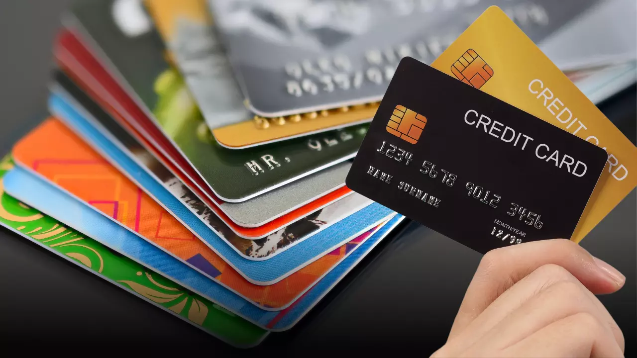 Banking: ग्राहकों के लिए बड़े काम के हैं RuPay, VISA और MasterCard, समझिए अतंर और फायदे