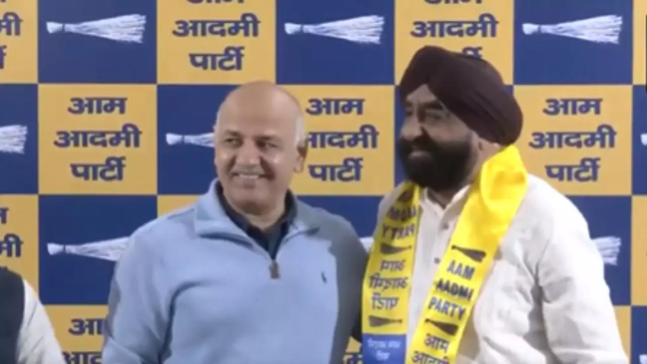 बीजेपी को छोड़कर आम आदमी पार्टी में शामिल हुए सुरेंद्र पाल सिंह, इस सीट से लड़ सकते हैं चुनाव