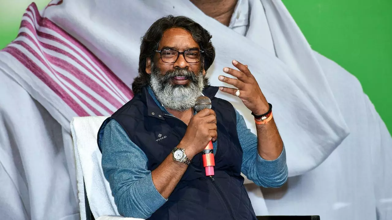 अवैध अतिक्रमण पर सरकार की कार्रवाई, 112 घरों पर हुआ बुलडोजर एक्शन; जानें वजह अवैध अतिक्रमण पर सरकार की कार्रवाई, 112 घरों पर हुआ बुलडोजर एक्शन; जानें वजह