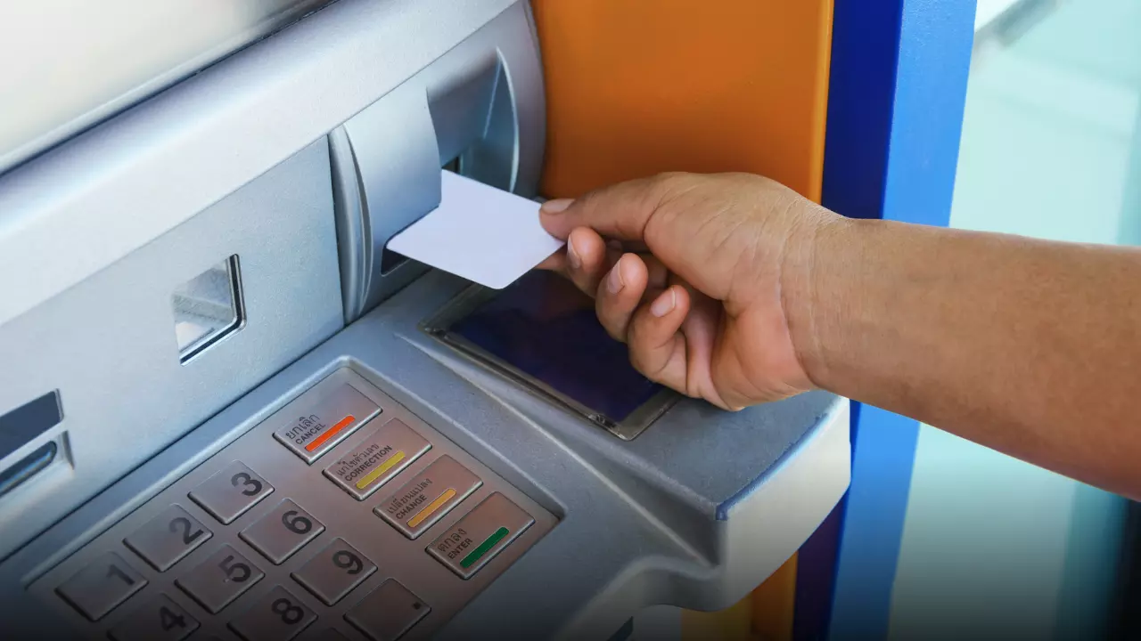 बार-बार ATM Transection हो रहा है फेल, तो न हों परेशान, जानिए इसके पीछे के 5 कारण बार-बार ATM Transection हो रहा है फेल, तो न हों परेशान, जानिए इसके पीछे के 5 कारण