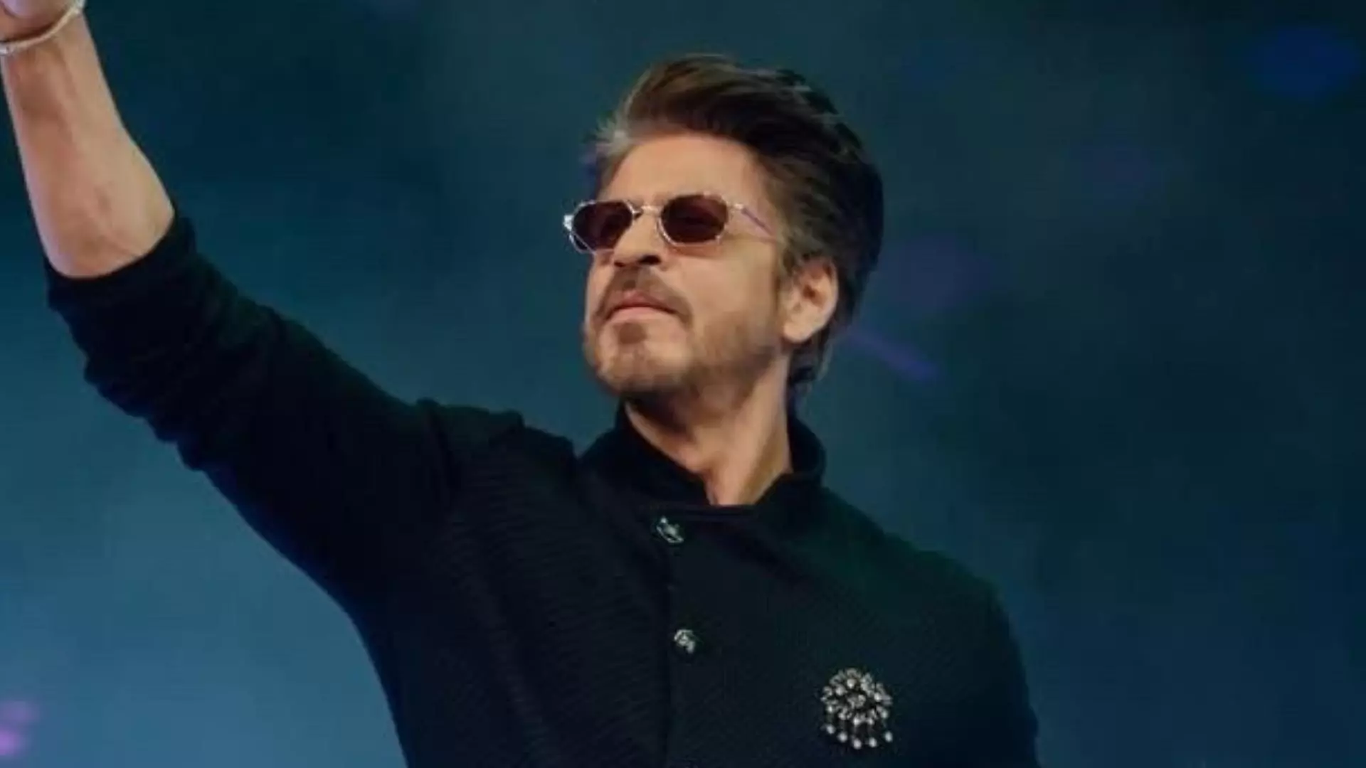 Shahrukh Khan शादियों में परफॉर्म करने की चार्ज करते हैं इतनी फीस? MUA मेकअप आर्टिस्ट ने किया रिवील