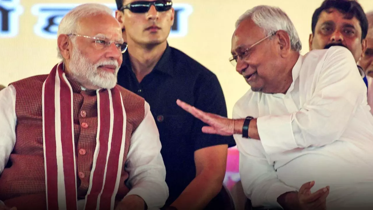 महाराष्ट्र में BJP के सियासी दांव से बिहार में हलचल! नीतीश कुमार की कैसे बढ़ गई टेंशन?