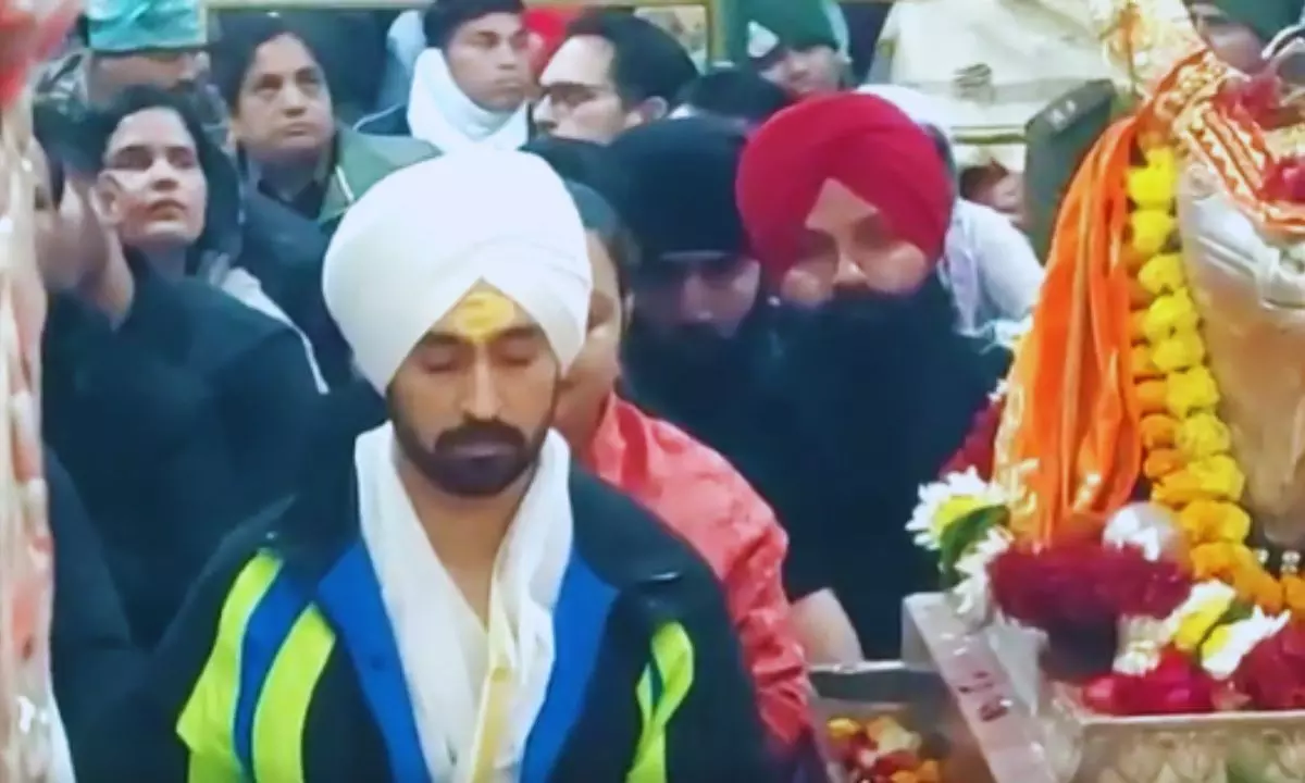महाकालेश्वर के भस्म आरती में शामिल हुए सुपरस्टार दिलजीत दोसांझ, नंदी हॉल में बैठकर की पूजा