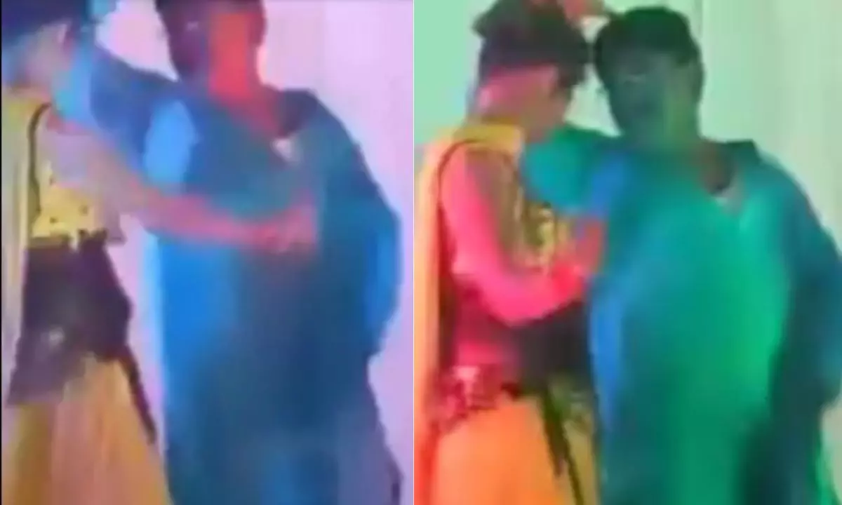 प्रिंसिपल साहब ने बार बाला के साथ लगाए ठुमके, सोशल मीडिया पर मचा बवाल; देखें Video प्रिंसिपल साहब ने बार बाला के साथ लगाए ठुमके, सोशल मीडिया पर मचा बवाल; देखें Video