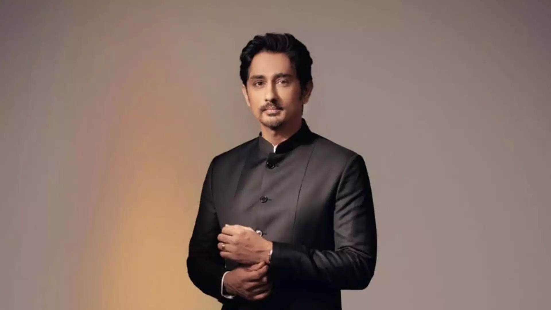 Pushpa 2 की भारी भीड़ पर बोले Sidharth, कहा- जेसीबी की खुदाई देखने के लिए भी लोग इकट्ठा होते हैं