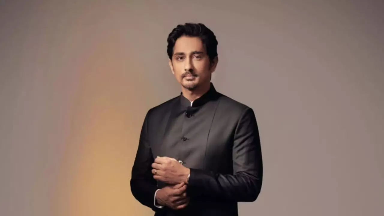 Pushpa 2 की भारी भीड़ पर बोले Sidharth, कहा- जेसीबी की खुदाई देखने के लिए भी लोग इकट्ठा होते हैं