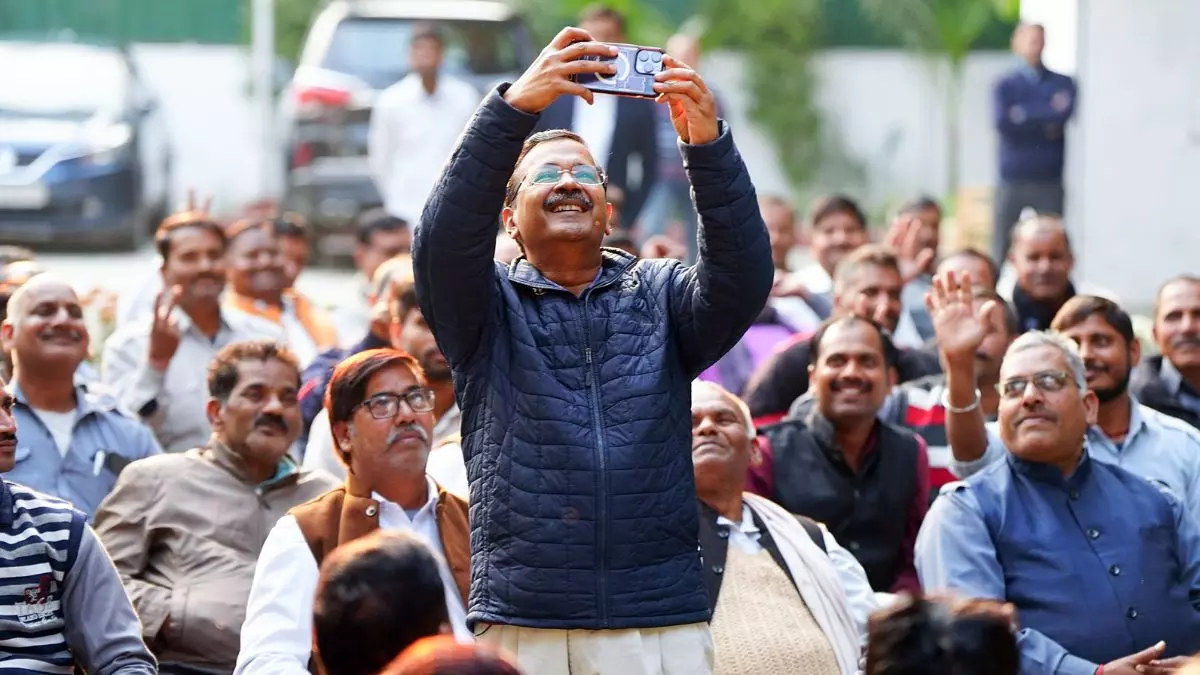 मुफ्त की रेवड़ियां, अमित शाह पर हमला... दिल्ली को फतह करने के लिए AAP क्या रणनीति अपना रही है?