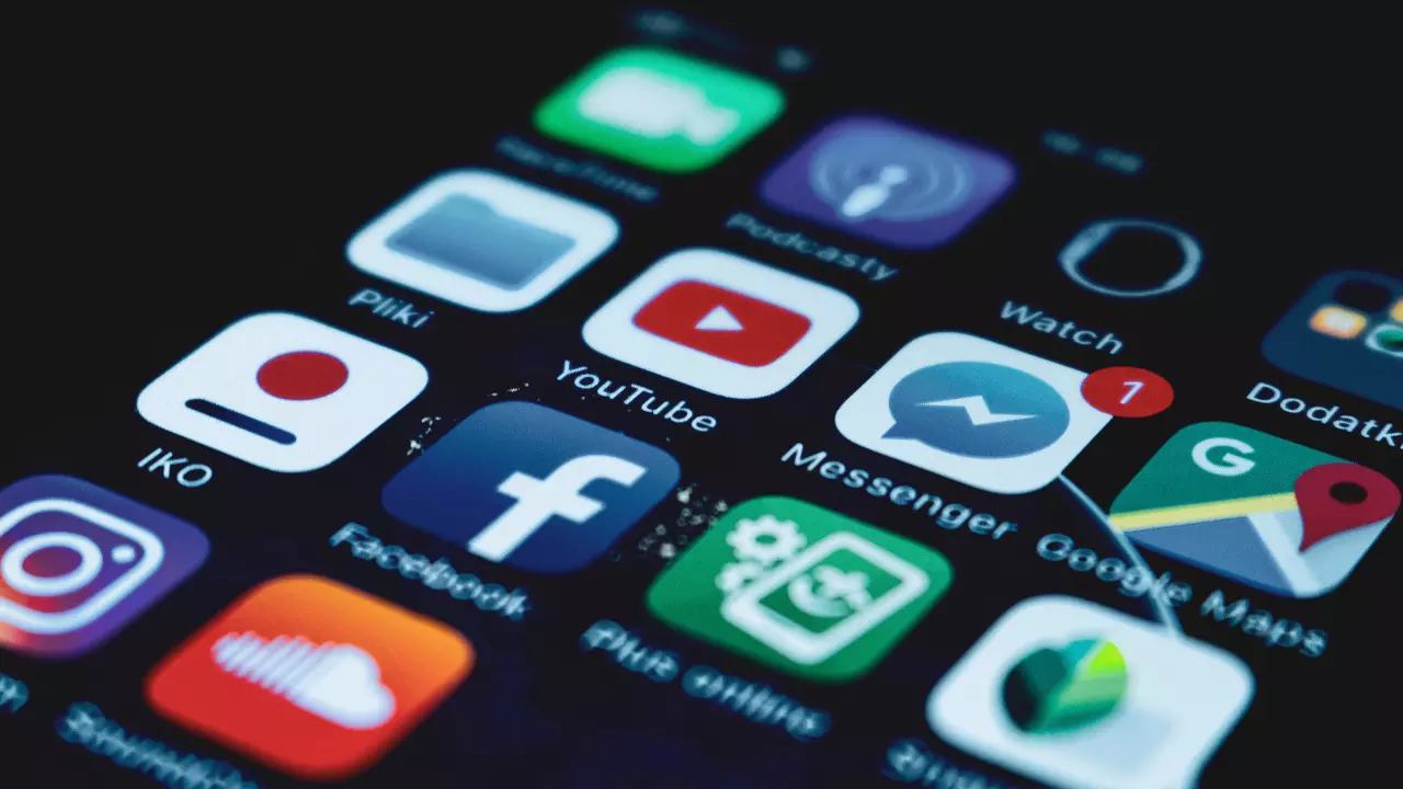 Facebook, Insta., WhatsApp और ChatGPT हुई ठप! कैसी हो जाएगी सोशल मीडिया के बिना दुनिया? Facebook, Insta., WhatsApp और ChatGPT हुई ठप! कैसी हो जाएगी सोशल मीडिया के बिना दुनिया?