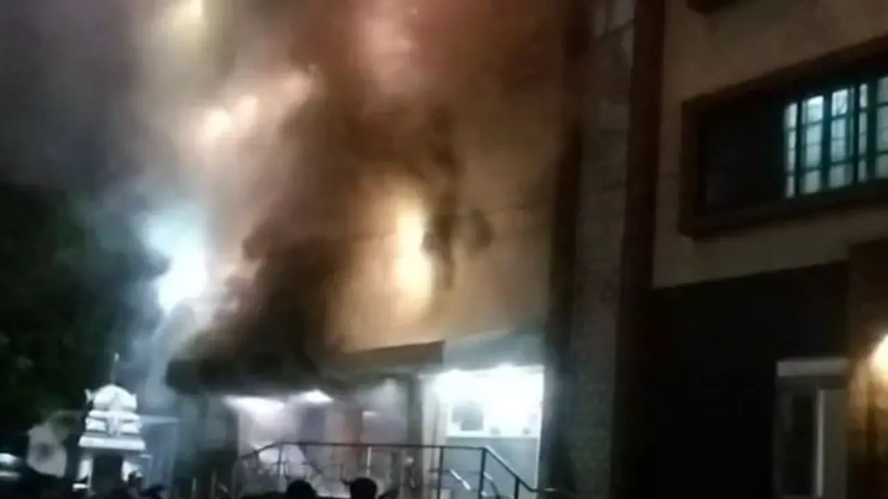आग की लपटों में घिरा तमिलनाडु का प्राइवेट अस्पताल, बच्चे समेत 7 की मौत, कई घायल