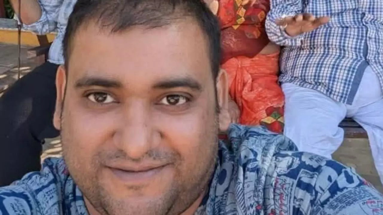 कहां हैं अतुल की बीवी निकिता और ससुराल वाले? बेंगलुरु पुलिस ने घर के बाहर लगाया नोटिस कहां हैं अतुल की बीवी निकिता और ससुराल वाले? बेंगलुरु पुलिस ने घर के बाहर लगाया नोटिस