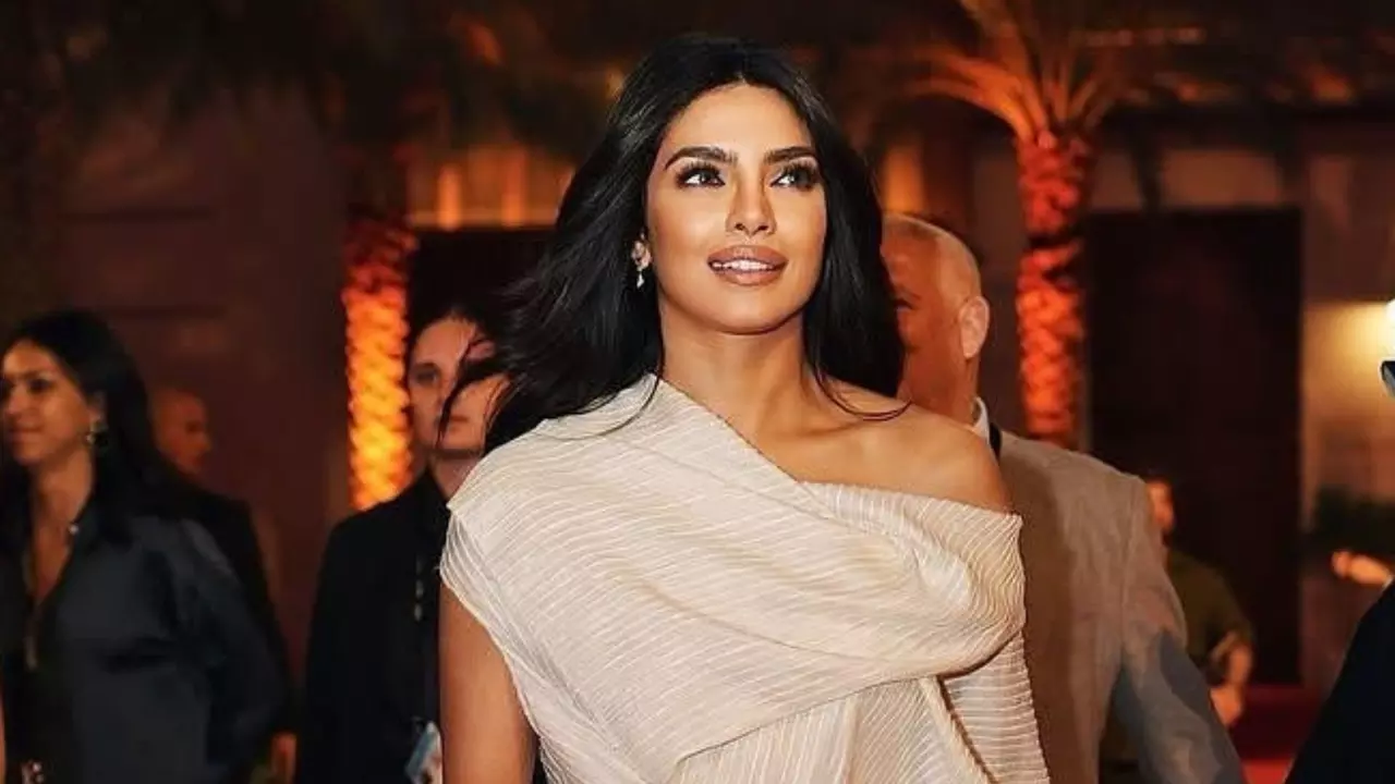 Priyanka Chopra ऑनरेरी अवार्ड से हुईं सम्मानित, मंच पर नॉन-इंग्लिश फिल्मों को लेकर कहीं ये बात