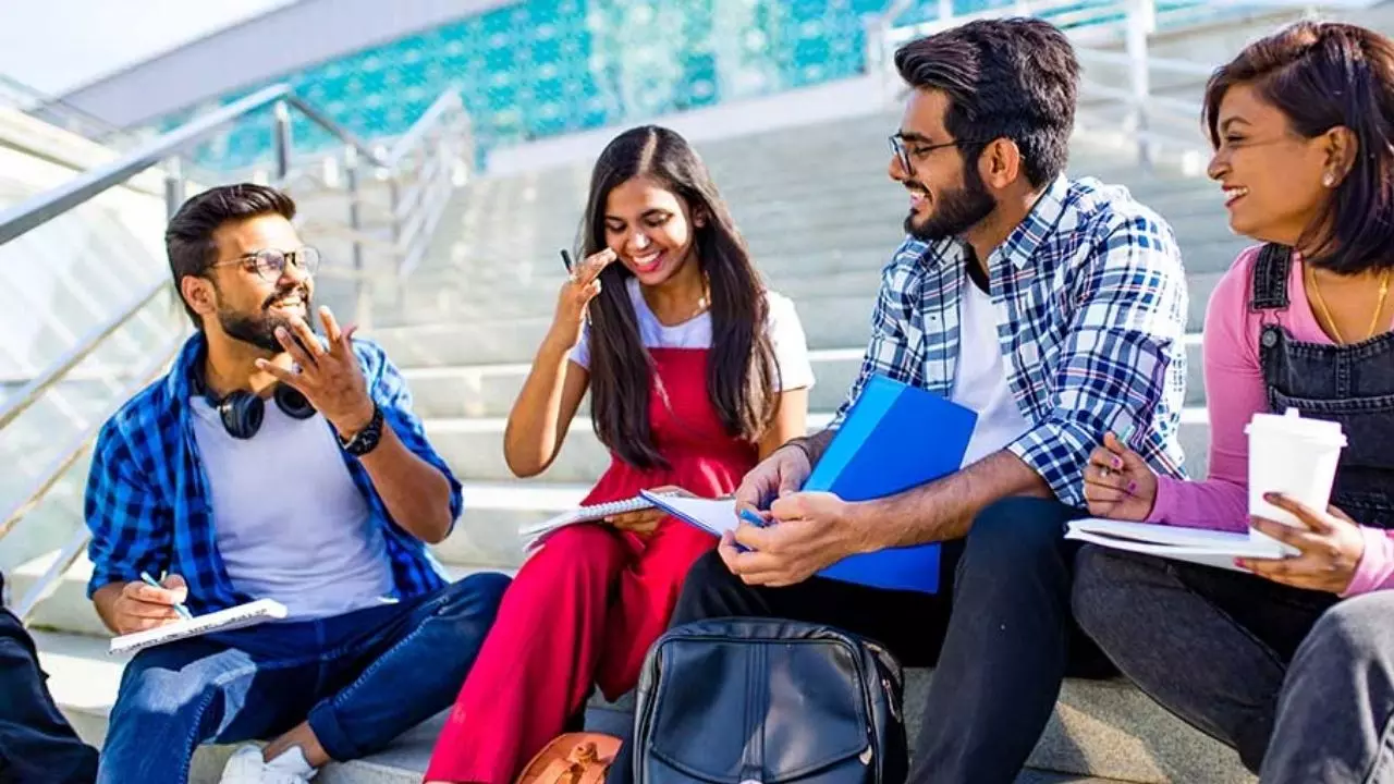 कनाडा ने बढ़ाई भारतीय छात्रों की टेंशन! अटेंडेंस और मार्क्स क्यों पूछ रही ट्रूडो सरकार?
