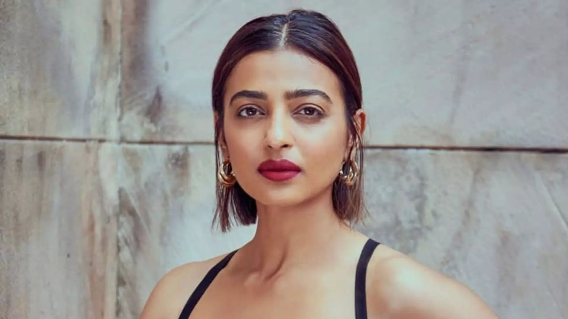 Radhika Apte ने अपनी न्यू बॉर्न बेबी गर्ल को कराया ब्रेस्टफीडिंग...देखिए मां-बेटी की खूबसूरत तस्वीरें