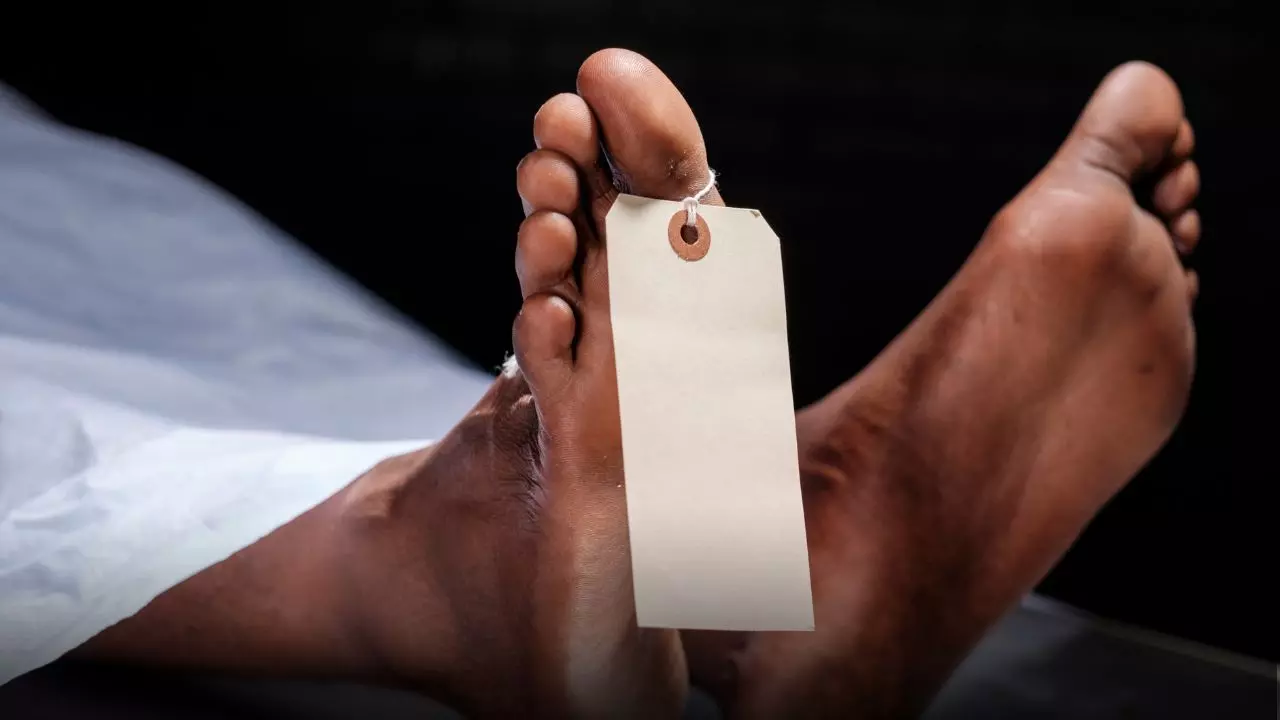 कलयुगी बेटों ने क्यों कर दी मां की हत्या? चुपके से करने जा रहे थे अंतिम संस्कार और फिर जो हुआ...