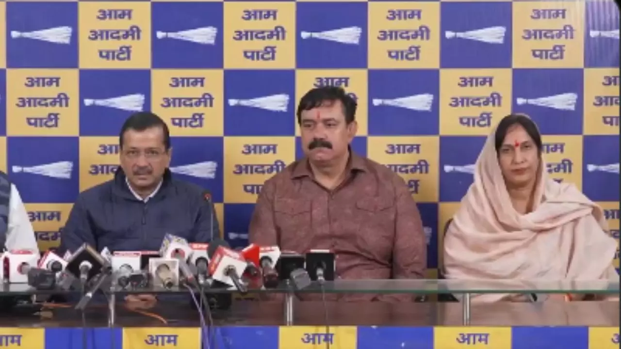दिल्ली चुनाव से पहले BJP में बगावत! भाजपा के दो नेताओं ने आप का थामा हाथ