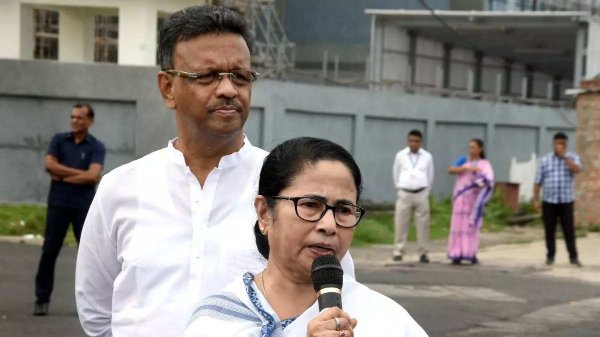 कौन हैं फिरहाद हकीम, जिनके बयान से बंगाल का सियासी पारा हुआ हाई? ममता पर बरसे अधिकारी