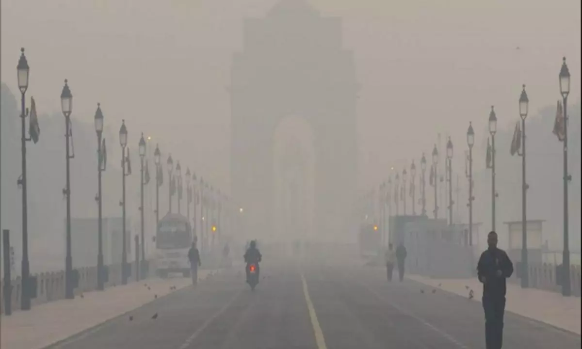 Weather Update: दिल्ली में शुरू हुआ डबल अटैक, 400 पार AQI, स्कूल हो सकते हैं बंद?