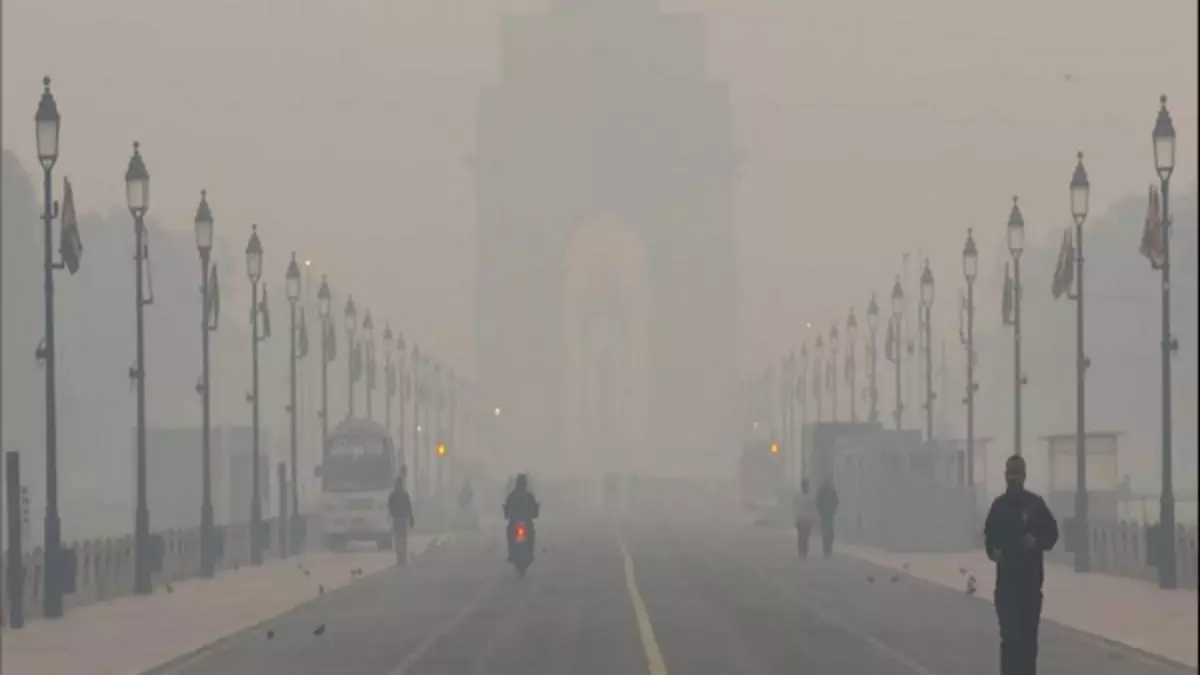 Weather Update: दिल्ली में शुरू हुआ डबल अटैक, 400 पार AQI, स्कूल हो सकते हैं बंद?