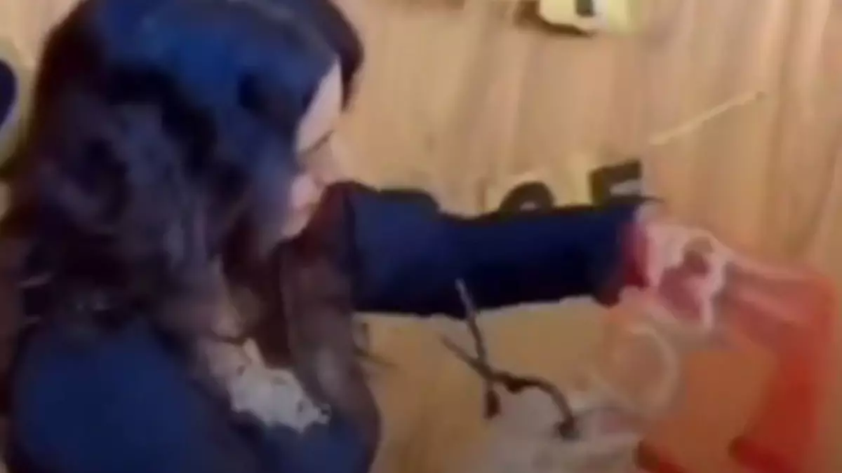तलाक के बाद जश्न मनाने का नया ट्रेंड: महिला ने हैप्पी डिवोर्स की रखी पार्टी,  Video वायरल