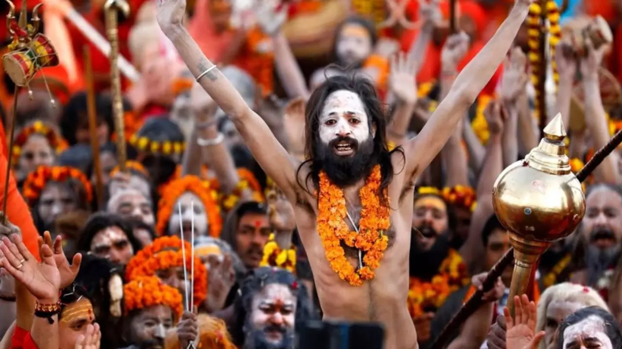 Maha Kumbh 2025: महाकुंभ में निकलती है नागा साधुओं की शाही बारात, आखिर क्या है इसके पीछे का कारण?