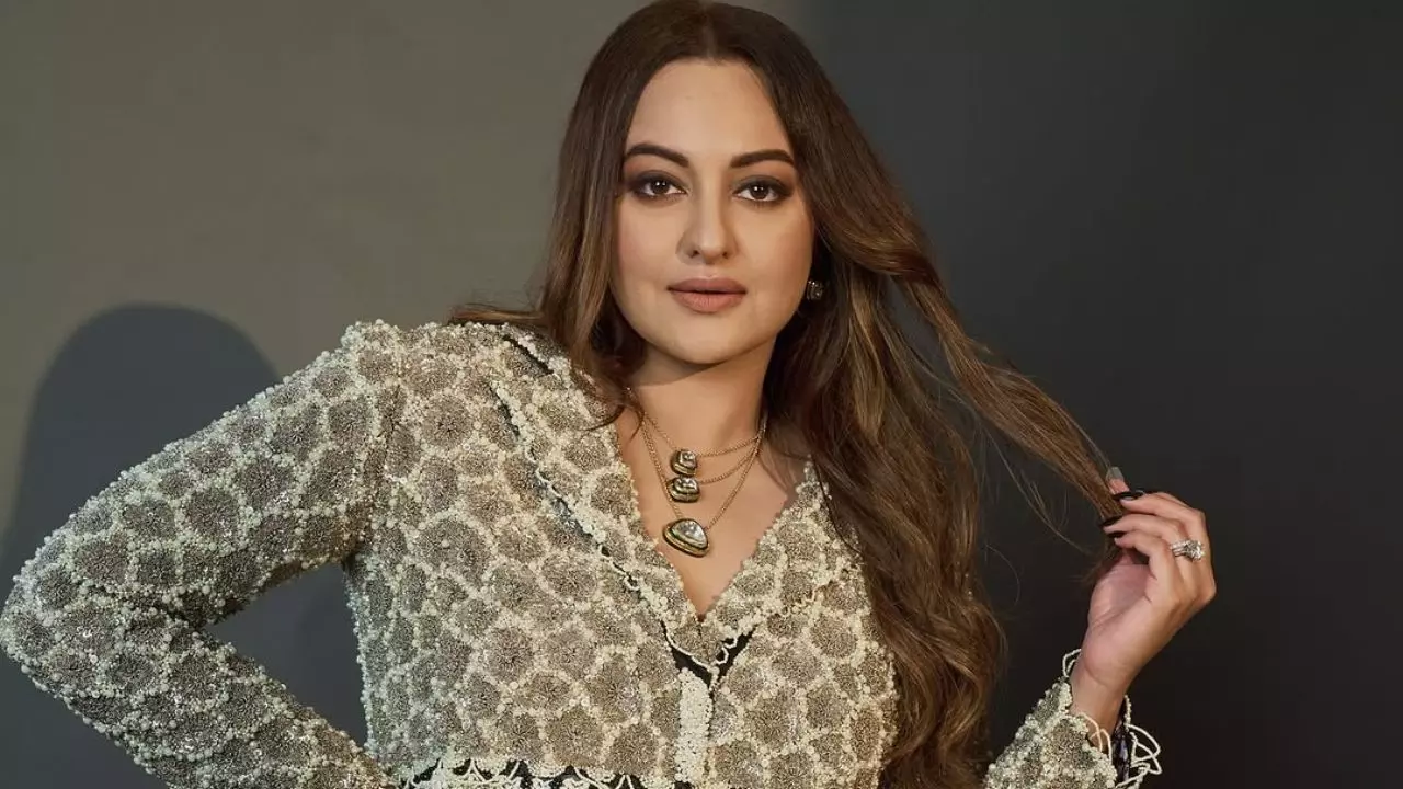 शत्रुघ्न ने किया खामोश, सोनाक्षी ने भी दिया करारा जवाब; अब बदले मुकेश खन्ना के सुर, जानें क्या है मामला