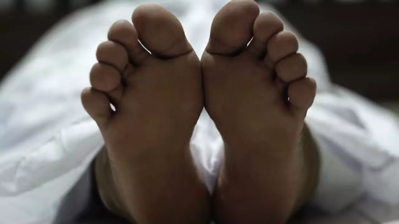 झारखंड में बलात्कार के बाद अस्पताल में नाबालिग लड़की की मौत, स्थानीय लोगों ने आरोपी की पिटाई की