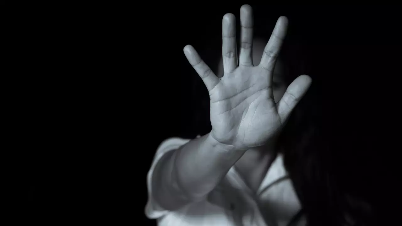 गुजरात में हैवान बना पड़ोसी, दस साल की बच्ची का किया रेप, पिता का दोस्त ही निकला आरोपी गुजरात में हैवान बना पड़ोसी, दस साल की बच्ची का किया रेप, पिता का दोस्त ही निकला आरोपी