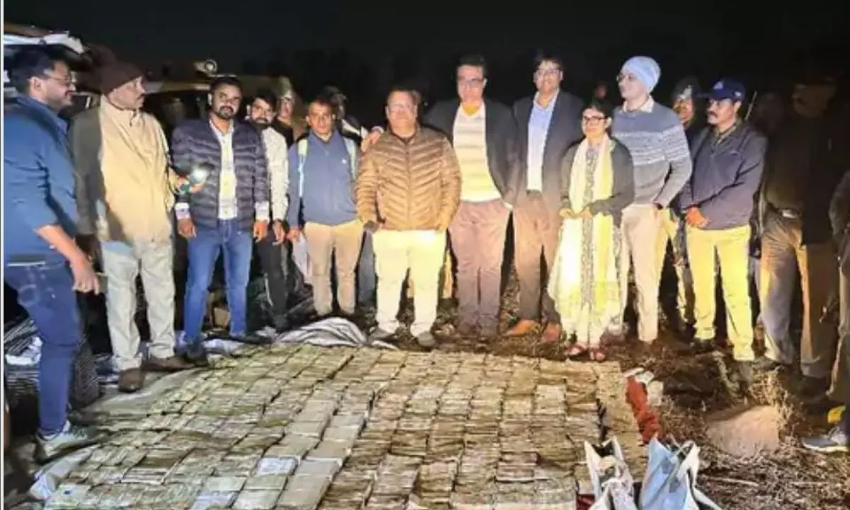 MP: जंगल में खड़ी लावारिस कार से मिला 52 किलो सोना और 9.86 करोड़ कैश, उड़े अफसरों के होश