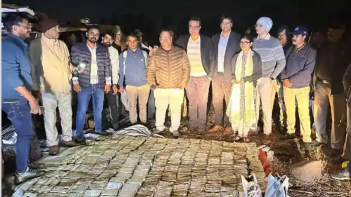 MP: जंगल में खड़ी लावारिस कार से मिला 52 किलो सोना और 9.86 करोड़ कैश, उड़े अफसरों के होश