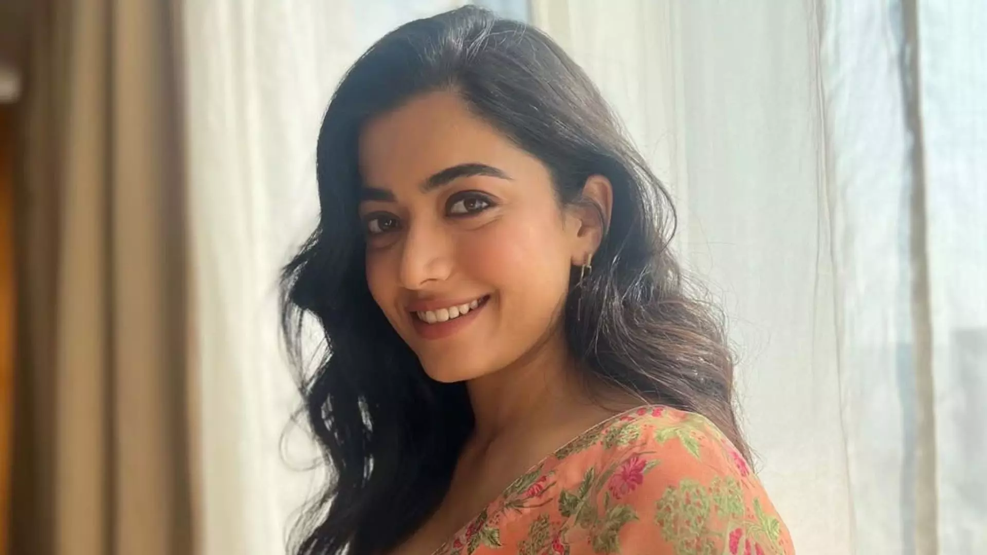 फिल्मों के नाम का हेर-फेर करने पर ट्रोल हुईं Rashmika Mandanna, अब एक्ट्रेस ने मांगी माफी फिल्मों के नाम का हेर-फेर करने पर ट्रोल हुईं Rashmika Mandanna, अब एक्ट्रेस ने मांगी माफी