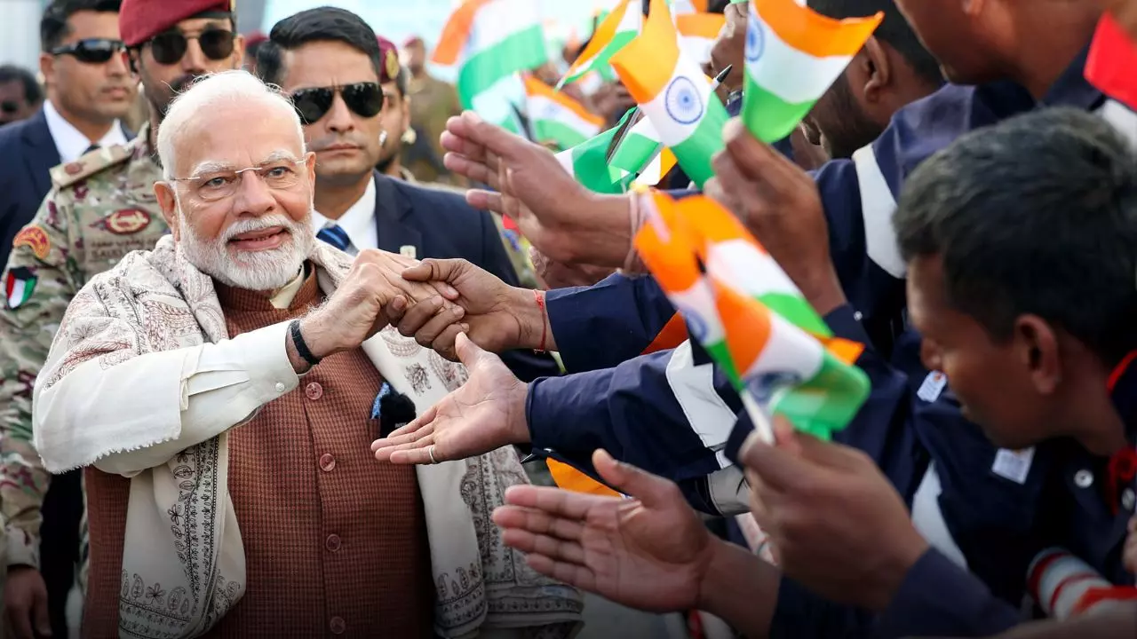 बयान पैलेस में गार्ड ऑफ ऑनर, भारतीय वर्कर से मुलाकात... देखिए PM Modi की कुवैत यात्रा के 5 VIDEO